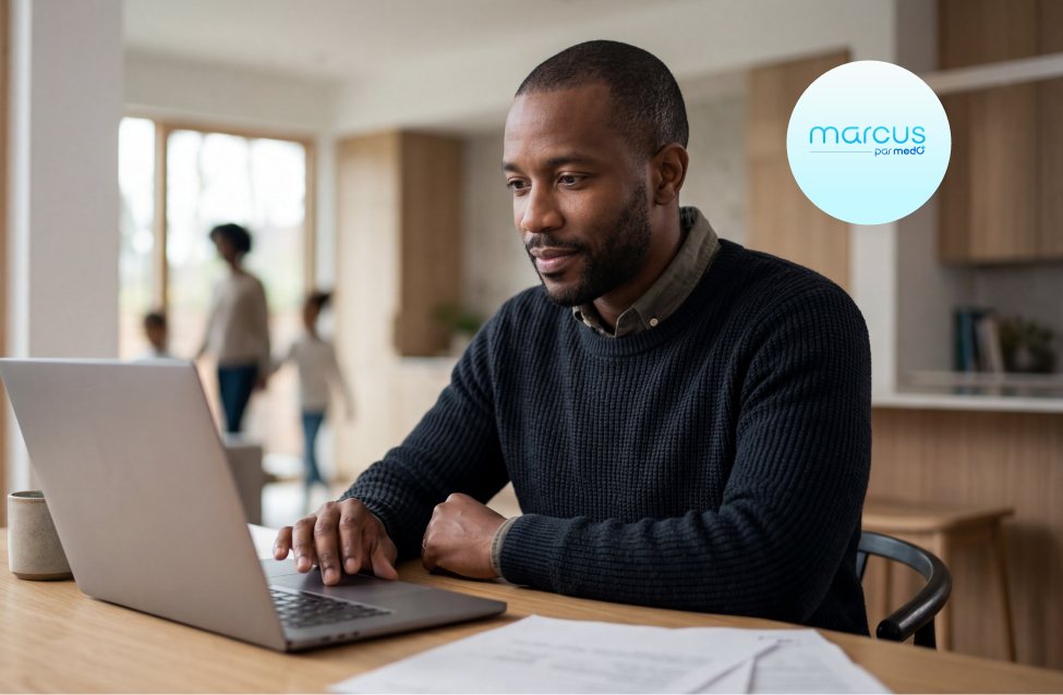 Un patient crée son compte marcus sur son ordinateur portable